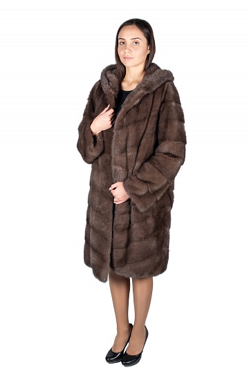Пальто из меха норки с капюшоном, диагональная раскладка меха (100)